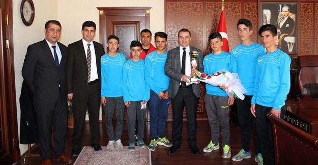 Şampiyonlardan Kaymakam Yaşar'a ziyaret