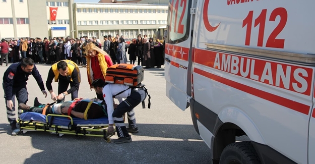 YYÜ’de öğrencilerine UMKE eğitimi ve tanıtımı
