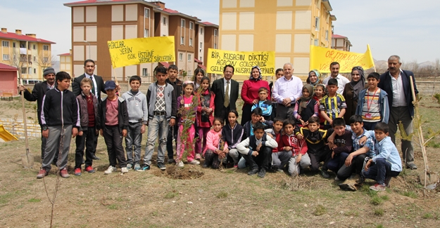 Çocuklara ağaç sevgisi