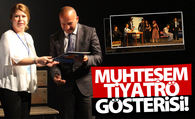 Lise öğrencilerinden muhteşem tiyatro gösterisi