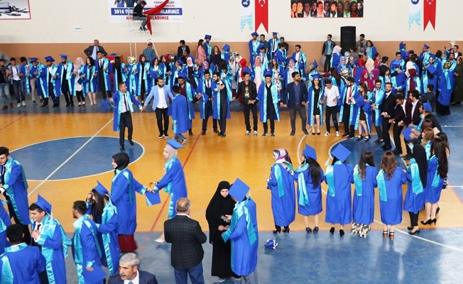 2017 Erciş MYO’da mezuniyet töreni