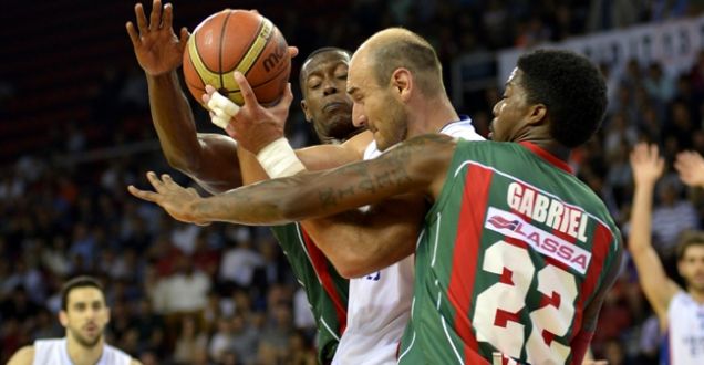 Anadolu Efes 95-92 Pınar Karşıyaka final serisi 1.maçın özeti!İlk raund Efes'in