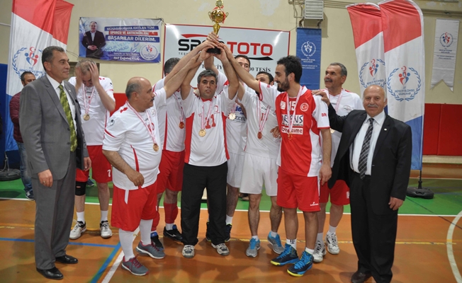 Voleybol şampiyonu Kızılay Van Şubesi Oldu