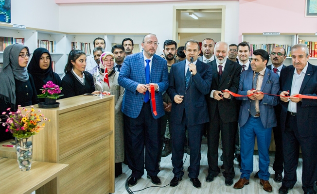 Taşyapan, kütüphane açılış törenine katıldı