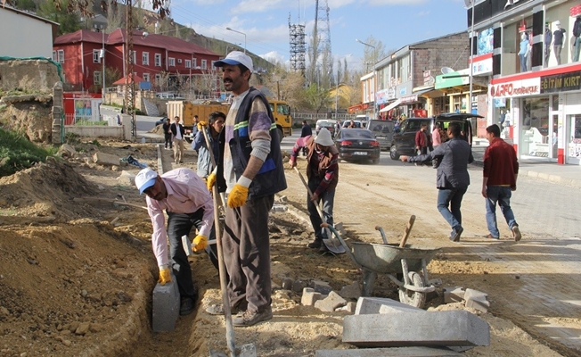 Başkale’de yol bakım ve onarım çalışması