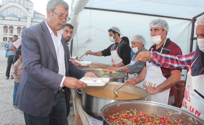 Ankara Büyükşehir Belediyesi Erciş'te iftar verdi