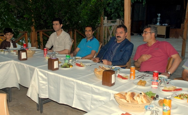 Tuşba Milli Eğitim Müdürlüğünden iftar yemeği