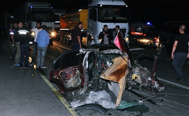 Bitlis'te trafik kazası: 3 ölü 8 yaralı