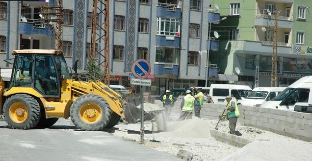 Van Büyükşehir Belediyesi yol ve kaldırım genişletme çalışmaları