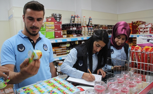 Başkale Belediye zabıtasından market denetimi