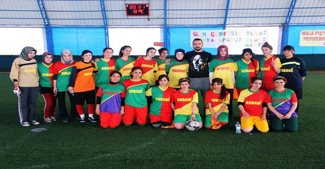 ÖĞRENCİLERİNDEN FUTBOL TURNUVASI - VAN HABERLERİ