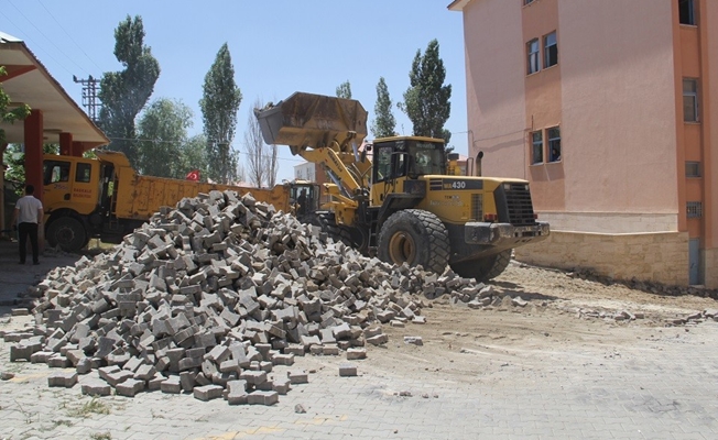 Başkale Devlet Hastanesinin bahçesi asfaltla kaplanacak