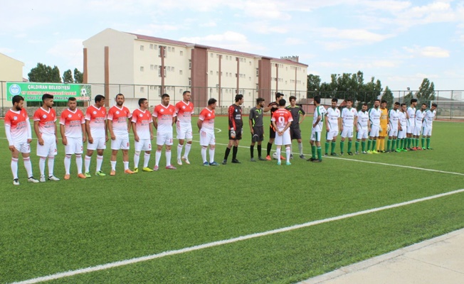 Çaldıran’da 15 Temmuz Zaferi Esnaflar Arası Futbol Turnuvası