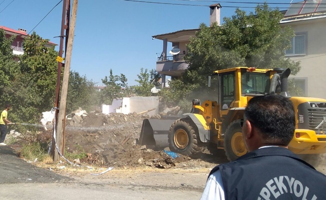 İpekyolu Belediyesi, metruk yapıların yıkımına başladı