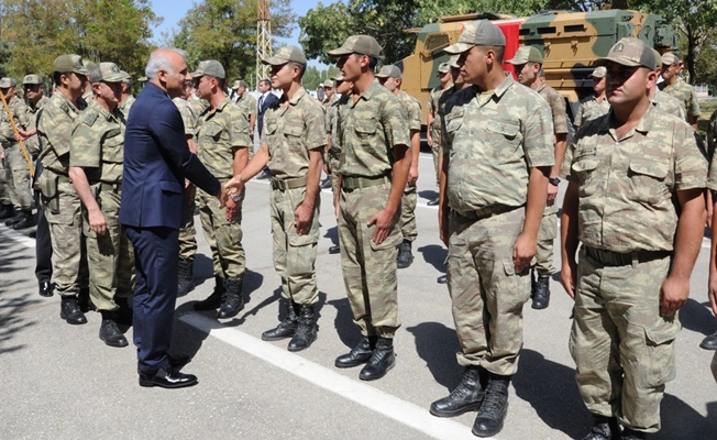 Vali Zorluoğlu, bayramda görev yapan güvenlik güçlerini ziyaret etti