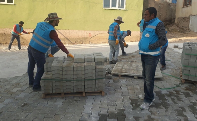 Kıratlı Mahallesi’nde yol yapım çalışması