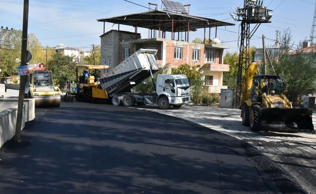 İpekyolu Belediyesi’nin yeni yol ve asfalt çalışmaları devam ediyor