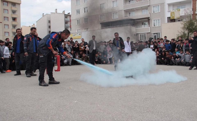 AFAD, “Afete Hazır Okul” kapsamında öğrencileri bilgilendiriyor