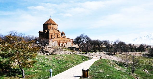 AKDAMAR KİLİSESİNDE TEHLİKE ÇANLARI ÇALIYOR - VAN HABERLERİ