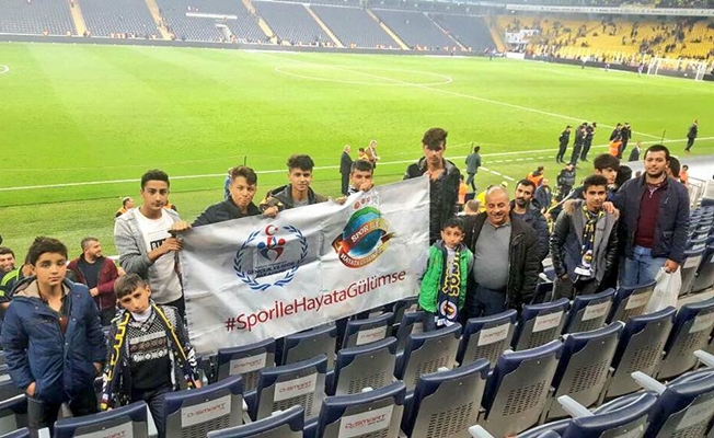 Vanlı çocuklar Fenerbahçe maçını tribünde izledi