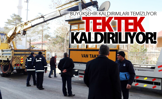 Büyükşehir kaldırımları temizliyor!