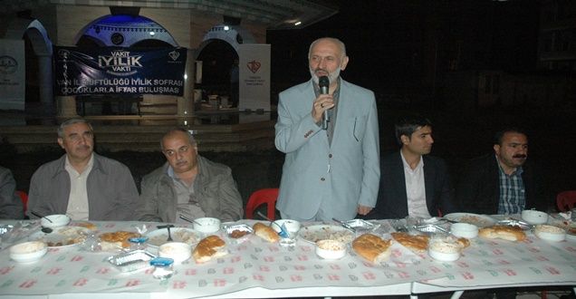 Van il müftülüğü iylik sofrasında renkli buluşma!
