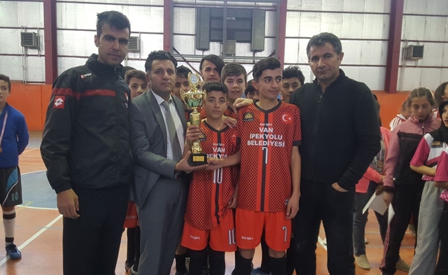 Fevzi Geyik Ortaokulu’nun futsal başarısı