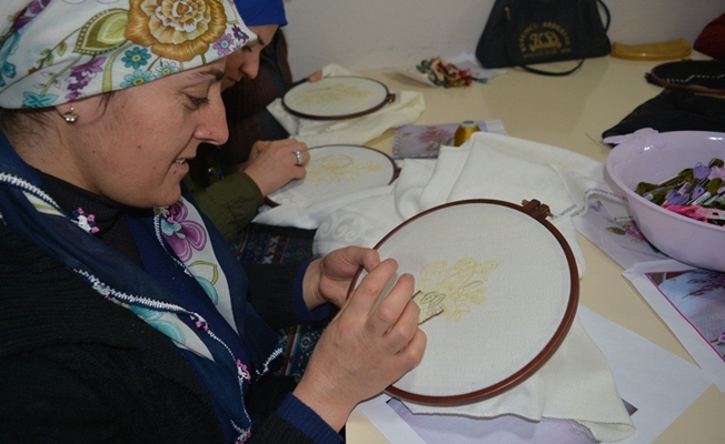 Maya Kadın Yaşam Merkezi'nde meslek kurslarını sürüyor