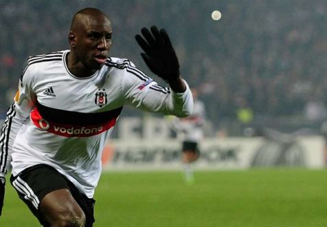 Demba Ba yuvadan uçtu!Demba Ba resmen Shanghai Shenhua'da