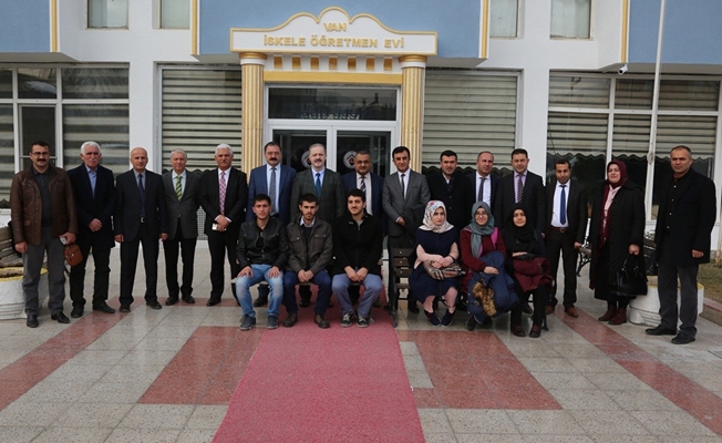 Tuşba Belediyesi, dereceye giren öğrencileri umreye uğurladı