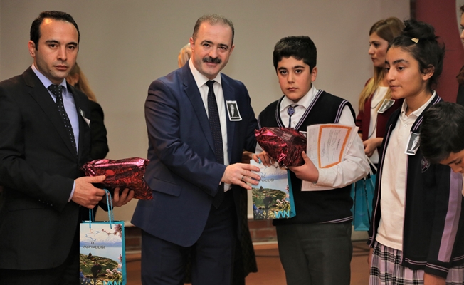 Tuşba Belediyesi öğrencileri ödüllendiriyor