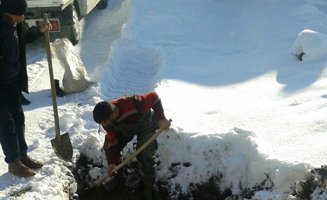 Dondurucu soğukta kazı çalışması