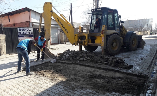 İpekyolu Belediyesinden yol bakım ve onarım çalışması