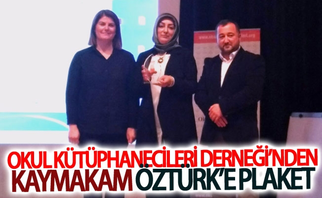 Okul Kütüphanecileri Derneği’nden Kaymakam Öztürk’e plaket