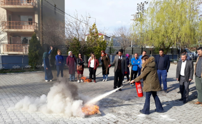 Öğretmenlere yönelik yangın eğitimi ve tatbikatı