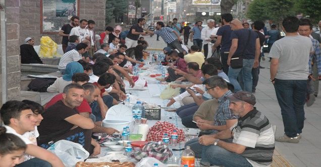Kobanê direnişi için yeryüzü sofrası kuruldu!