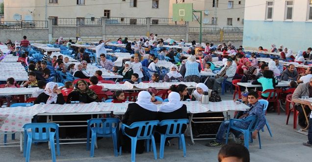 Büyükşehir Belediyesi'nden mahallere iftar sofrası