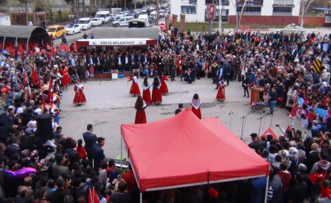 Erciş'te 23 Nisan coşkusu
