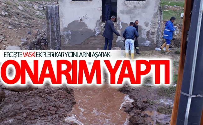 Erciş'te ekipler kar yığınlarını aşarak onarım yaptı