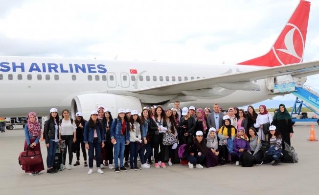 Vanlı kız öğrenciler İstanbul ve Çanakkale gezisine gönderildi