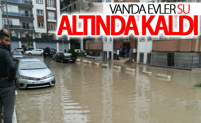 Van’da evler su altında kaldı