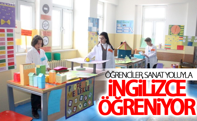 Öğrenciler, sanat yoluyla İngilizce öğreniyor