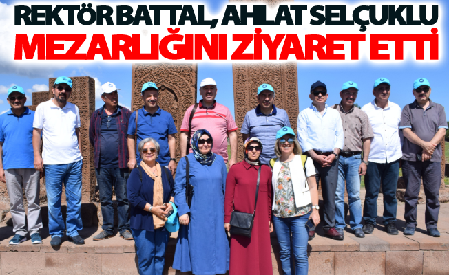 Rektör Battal, Ahlat Selçuklu Mezarlığını ziyaret etti