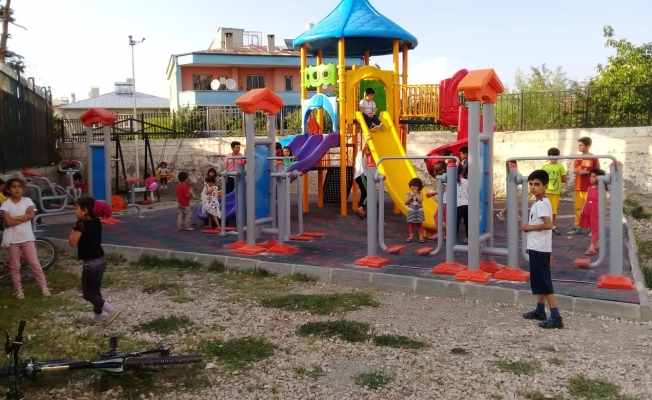Tuşba Belediyesi’nden her kırsal mahalleye bir çocuk oyun grubu