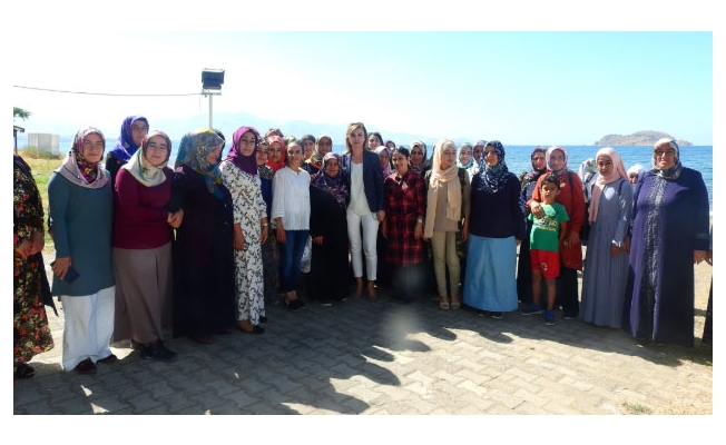 Tuşba Kaymakamlığından kadınlar için Akdamar Adası gezisi