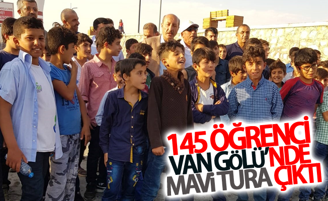 145 öğrenci Van Gölü’nde mavi tura çıkarak, Akdamar Adası’nı gezdi