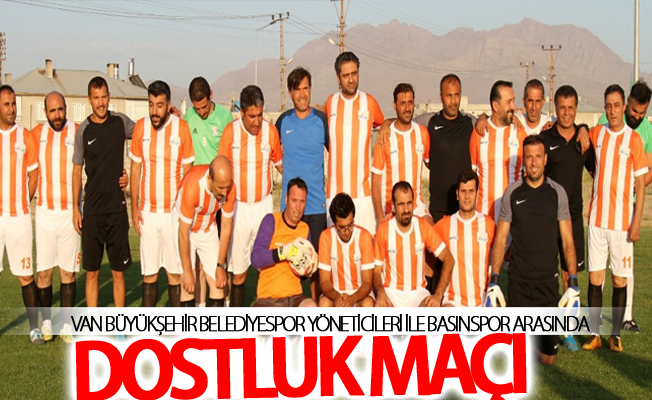 Van Büyükşehir Belediyespor yöneticileri ile Basınspor arasında dostluk maçı