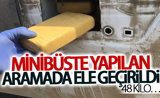 Minibüse yapılan operasyonda 48 kilo 503 gram eroin maddesi ele geçirildi