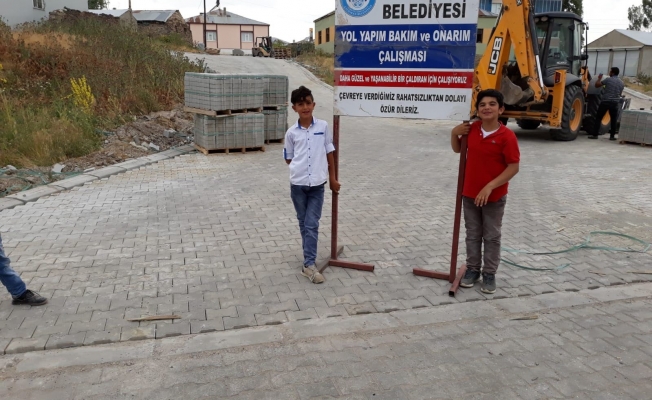 Çaldıran’da parke taşı yol çalışması