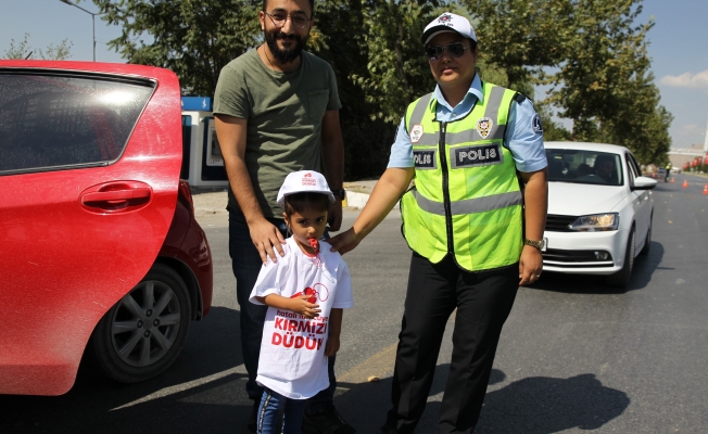 ‘Kırmızı Düdük’ çaldı, babası kemer taktı